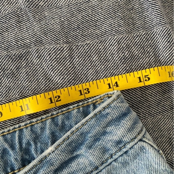 Forever 21 Light Blue Denim Distressed Ripped Mom Jeans Size 24 - Picture 4 of 6